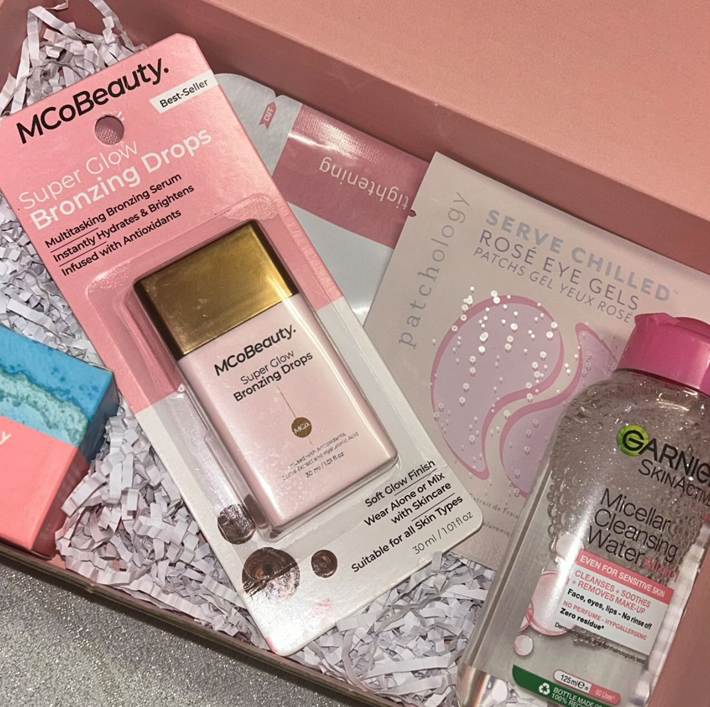Luxurious Skin Care Gift Box with Anti-Aging Formulas for Radiant Complexion